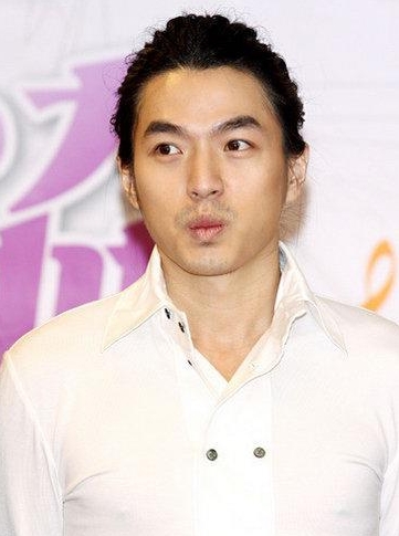 李威图片